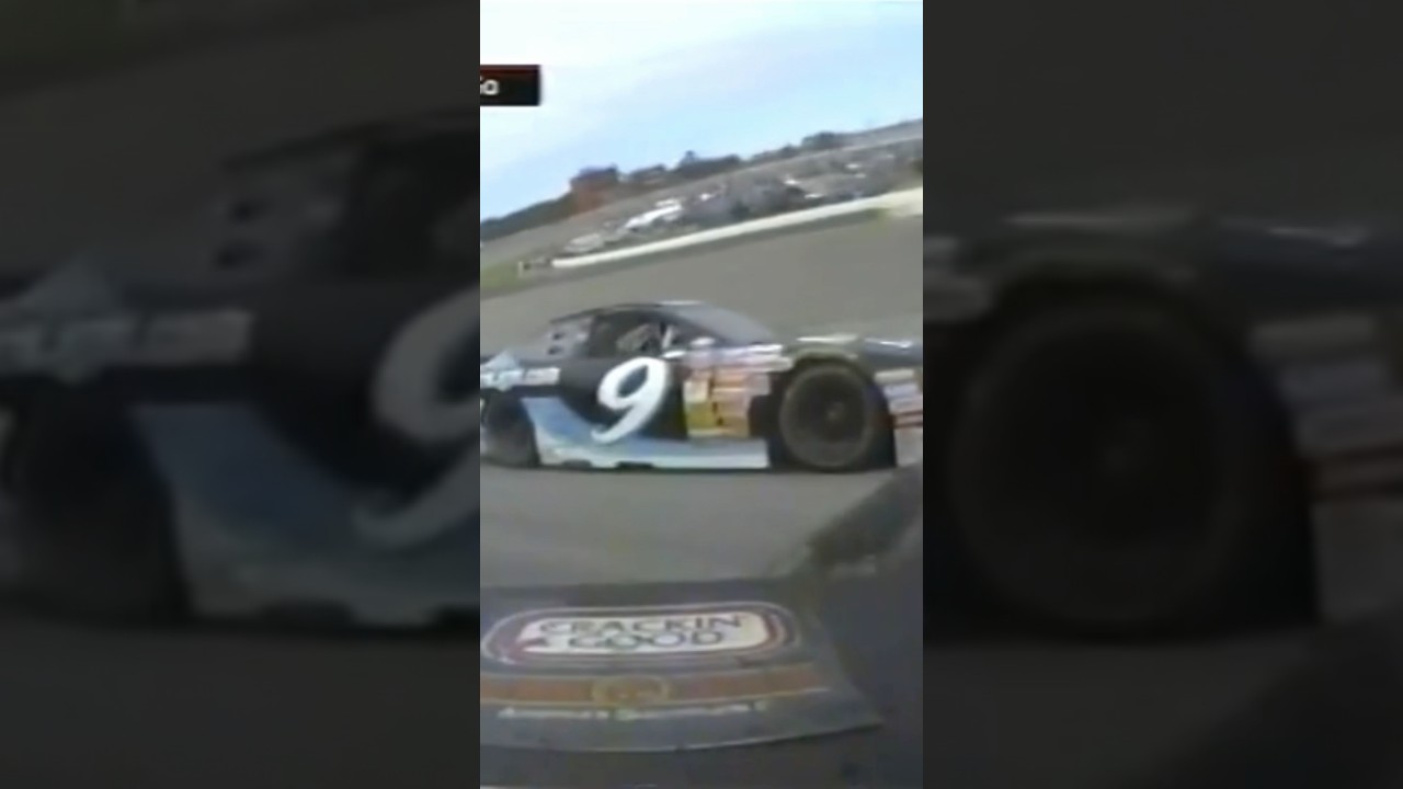 Марк Мартин и Джефф Бертон борются за победу в серии Busch на трассе в Дарлингтоне в 2000 году #n...