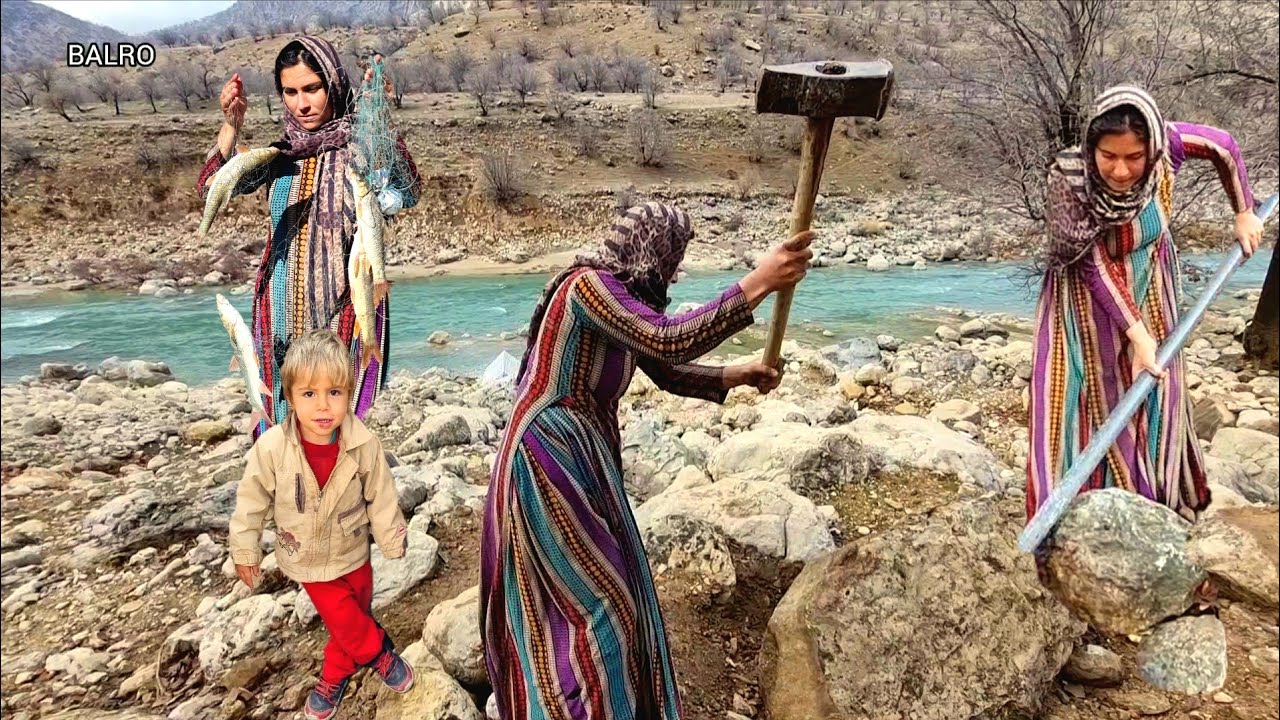 Hard Life of a Nomadic Mother Living by the River with Her Two Children | Shelter Building & Fishing