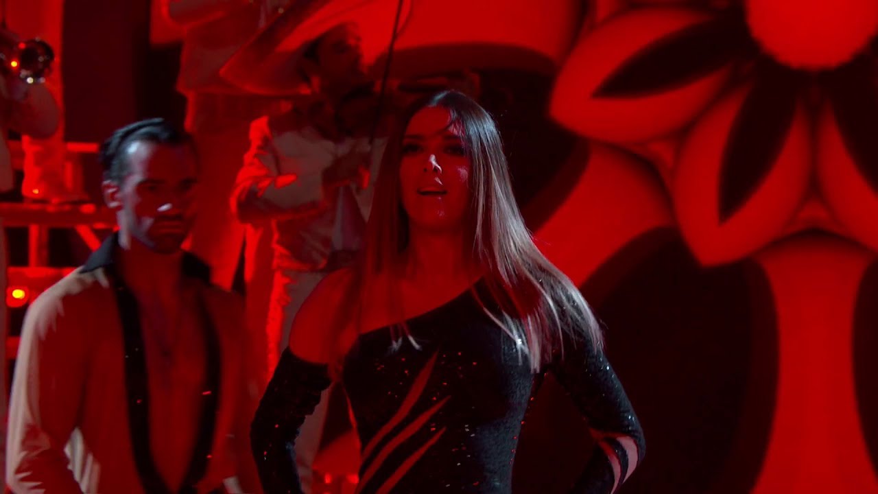 Marlene Favela bailando '' Gata Salvaje '' en MQB 2017