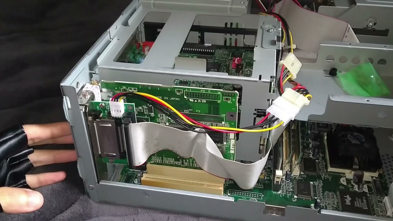 PC-9821 Valuestar V200 : Taking a look + Quake running on real hardware