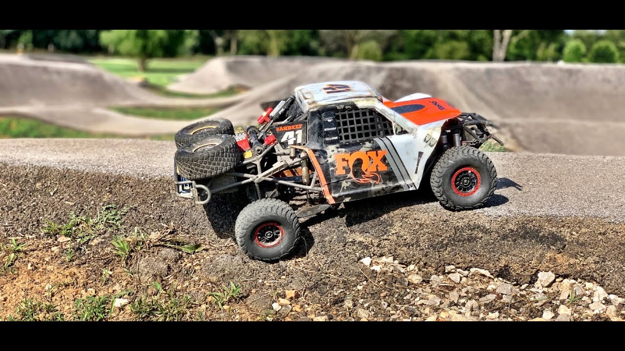 Destroying Traxxas UDR * HUGE JUMPS*