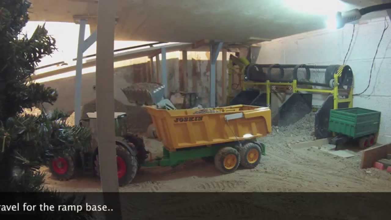 wedico 345 cat, liebherr 634 loader, fendt 936 tractor and liebherr 742 dozer making a ramp!