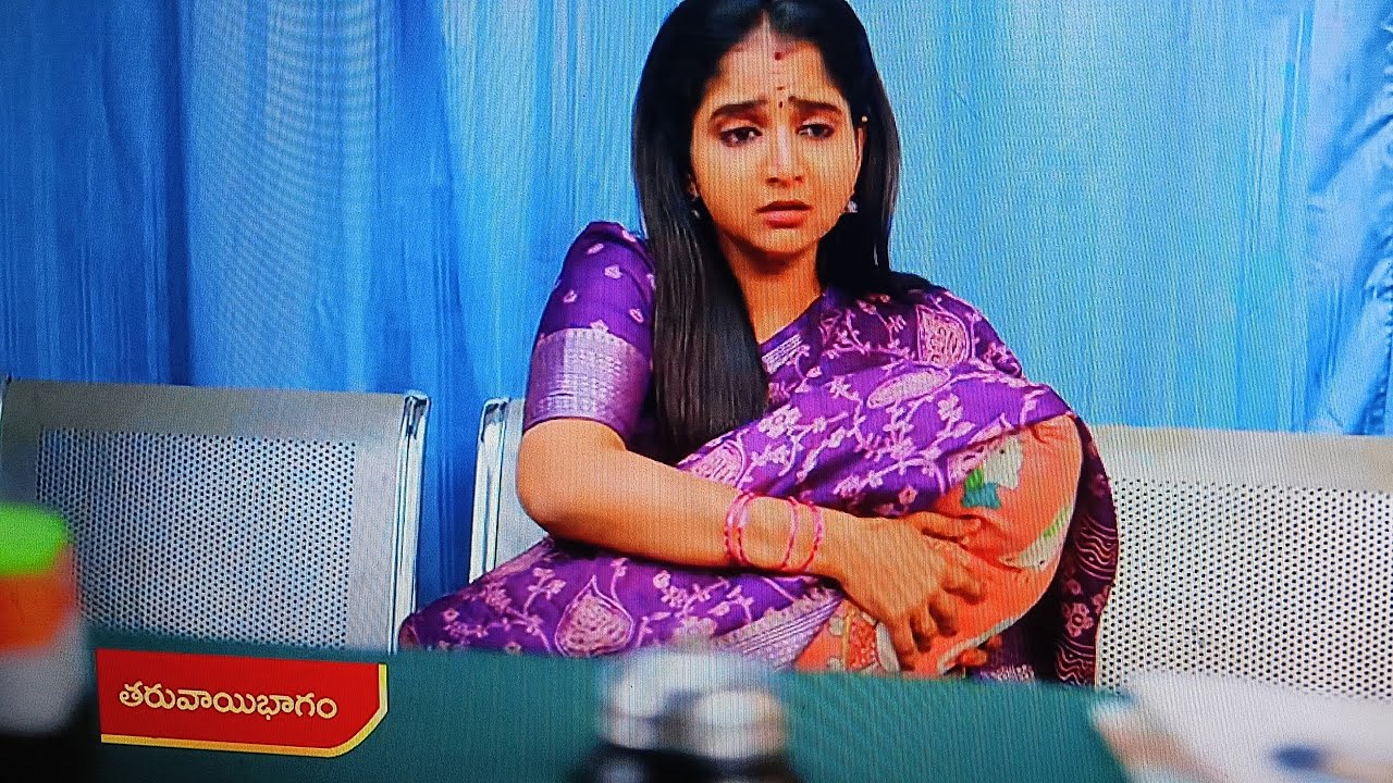 థాన బిడ్డకి పాలు ఇస్తూ బాధపడుతున్న కావ్య