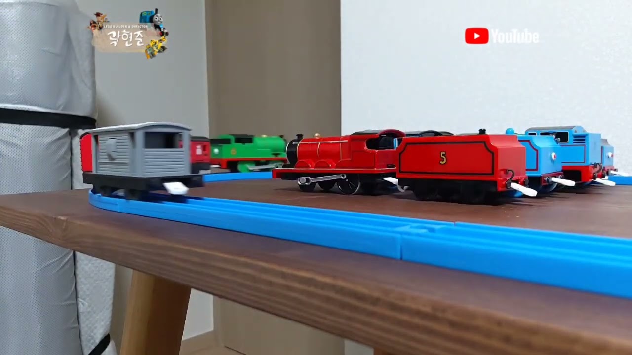Plarail Train Run - Percy pulling mail train