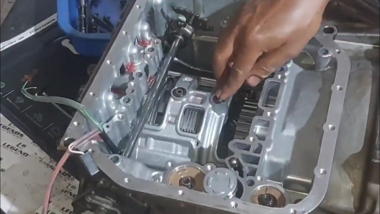 Toyota Corolla automatic gear box repairing (reverse gear problem ) 👍#mechanic #automobile 🔥