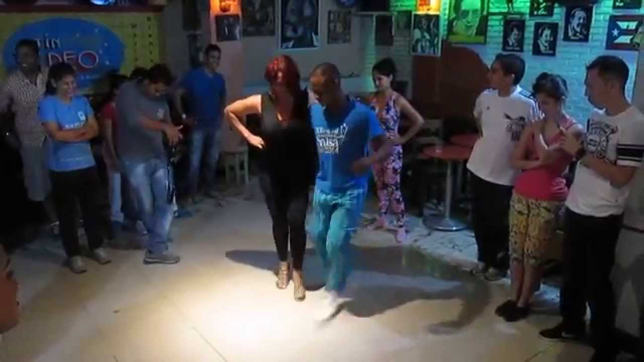 Descarga final de un ensayo pro-salsodromo en Tin tin deo.