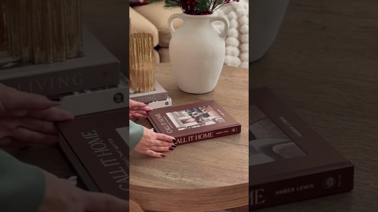 Elegant Holiday Coffee Table Decor to Inspire Your Home!