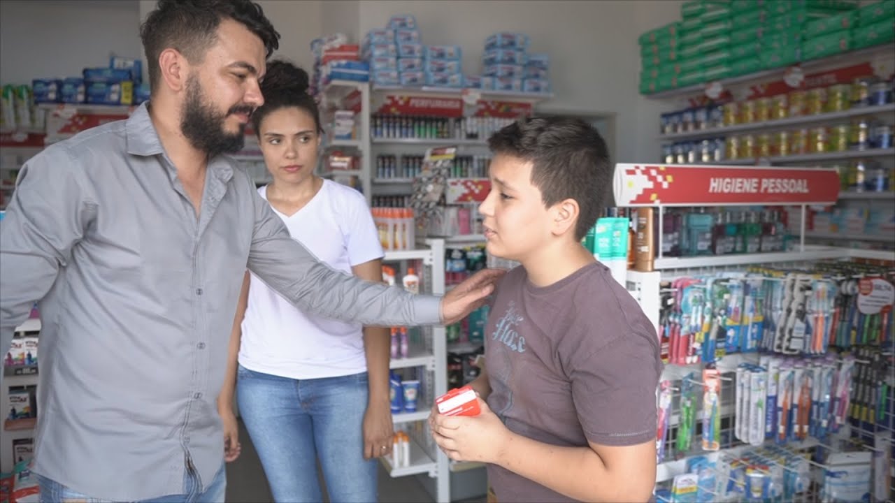 Homem ajuda menino carente e Algo Incrível acontece | Matutando