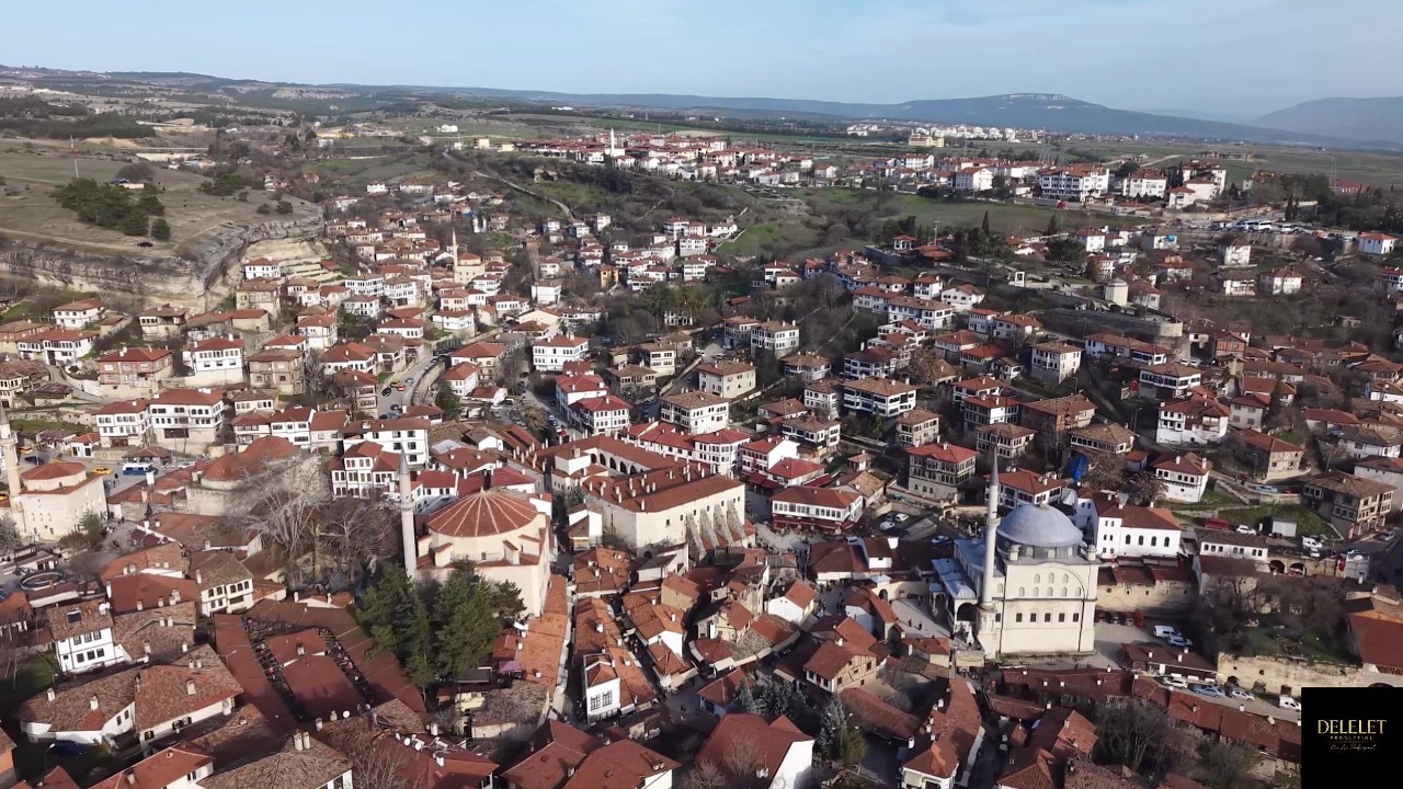 Safranbolu Yöresi Türküsü ile Tarihi Eski Çarşı Havadan 4k