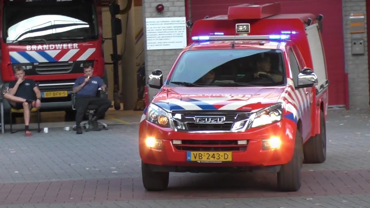 Snel Interventie Voertuig 17-3361 Met spoed naar medische Noodsituatie in Barendrecht