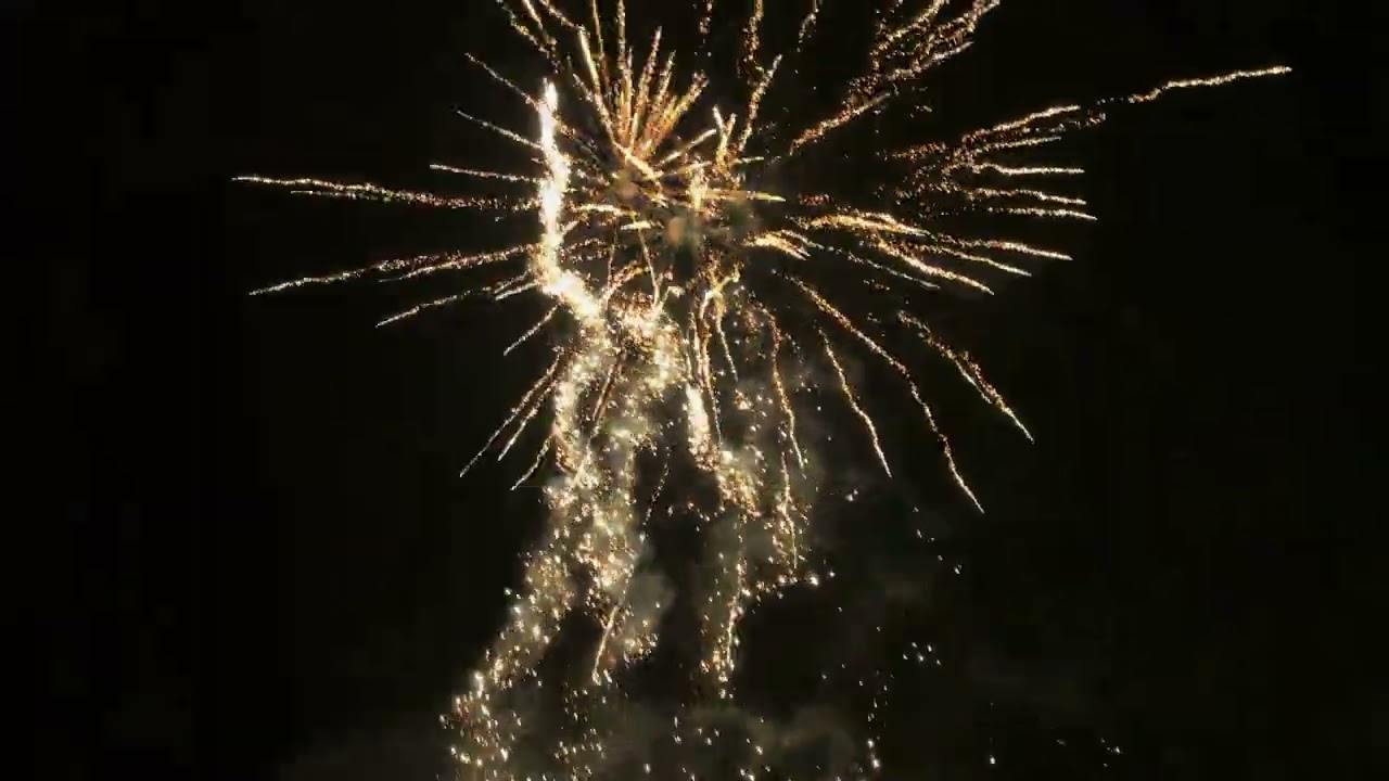 Pyroshow 2000 sacramentem • argento • 30mm • 100sh • straatvideo (vuurwerk)