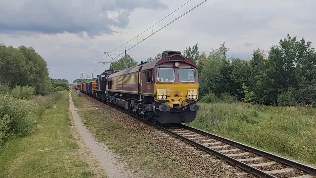 Lipcowy przejazd Classa 66237 i TEM2-140 na szlaku LK6