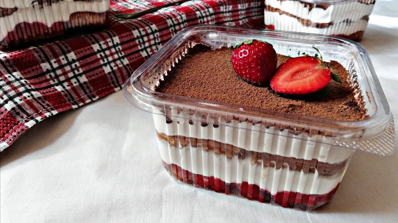 tiramisu aux fraise تيراميسو الفراولة بدون بيض بدون ماسكربون قمة في الذوق  #tiramisu للسهرات🌙