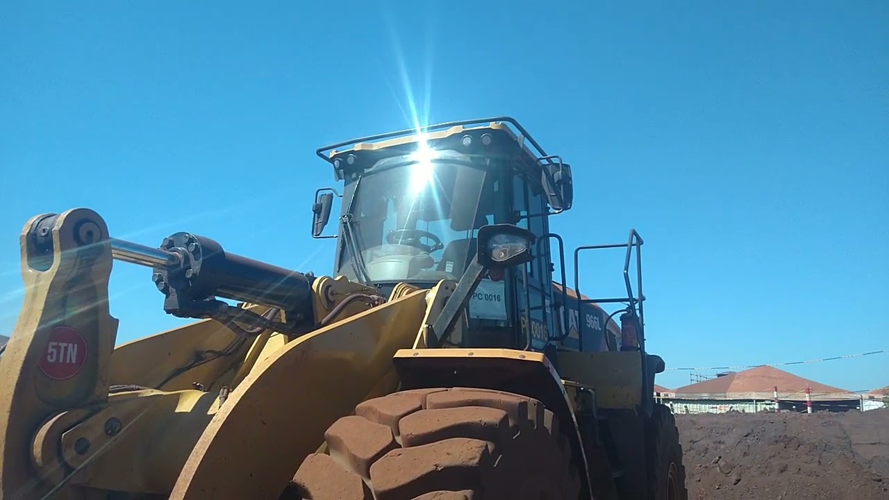 como operar uma pá carregadeira cat 966L . 1 parte