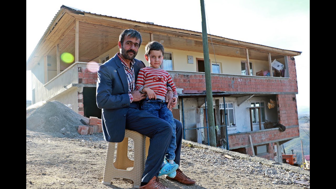 Evi yanınca gözyaşlarına boğulan o babanın artık yüzü gülüyor