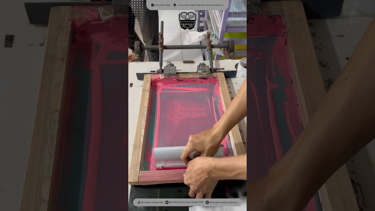 Sablon manual pada bahan plastik #workshopsablon #screenprinting #sablonplastik