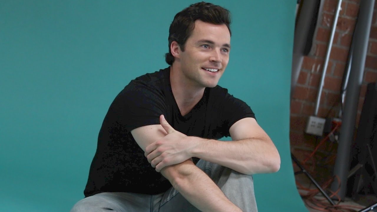 ‘Pretty Little Liars’ Star Ian Harding Teases Ezria’s Future: ‘It’s Not an Easy Answer’