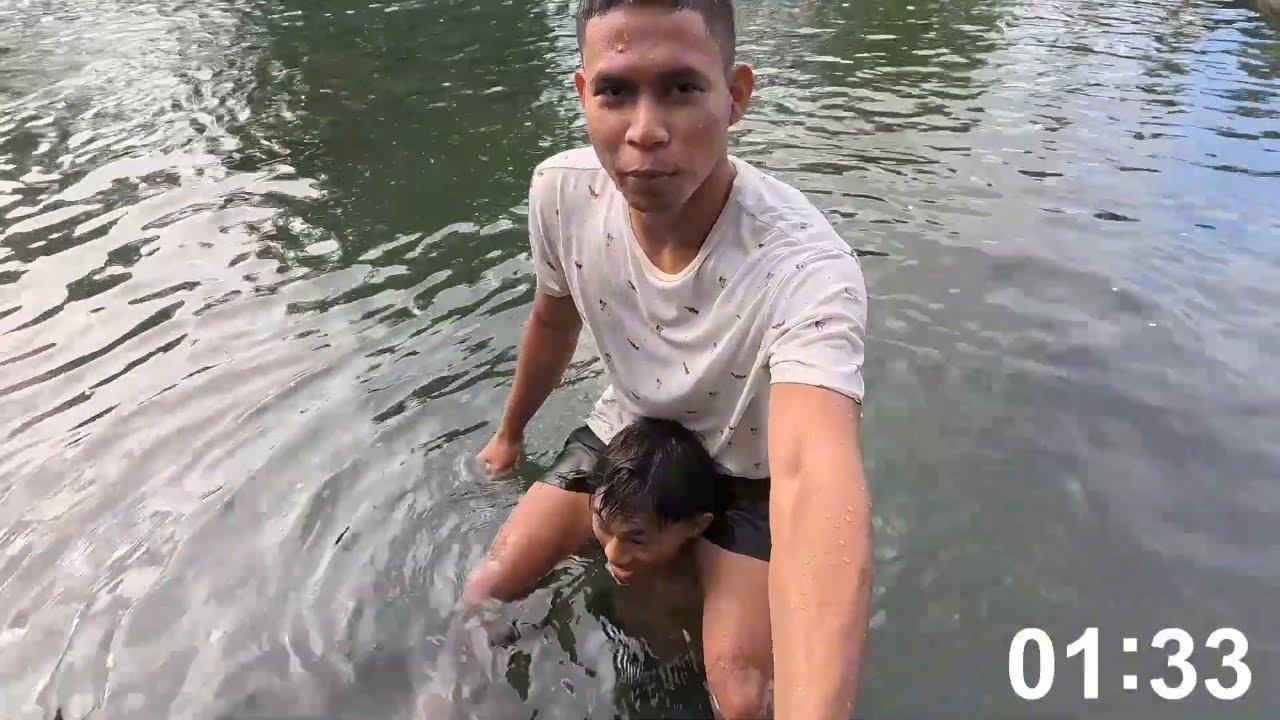 Как поднять и донести человека до безопасного места | 10 минут Кристиана на плечах в воде