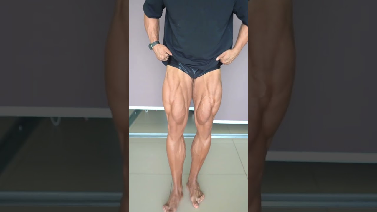 Bodybuilder 🔥 flexing his pumped leg muscles