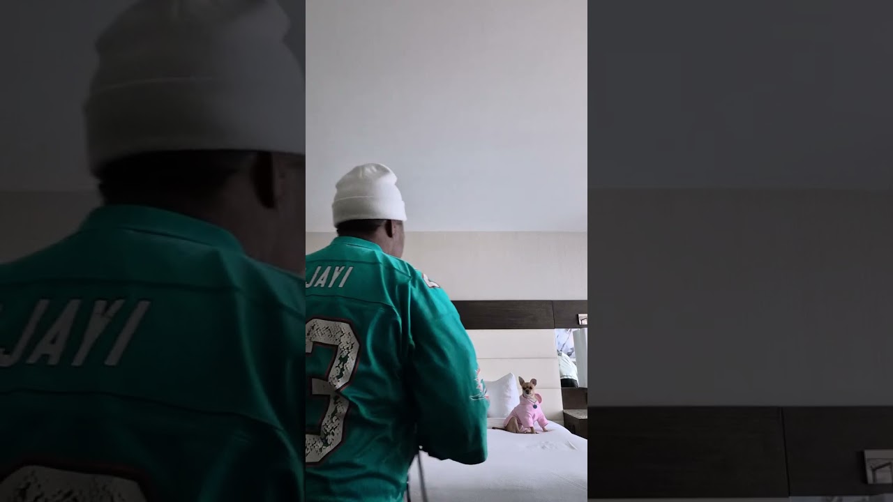 Chile Idk why this phone keeps cutting off..anyway Preemie is entertaining I'm cleaning lol