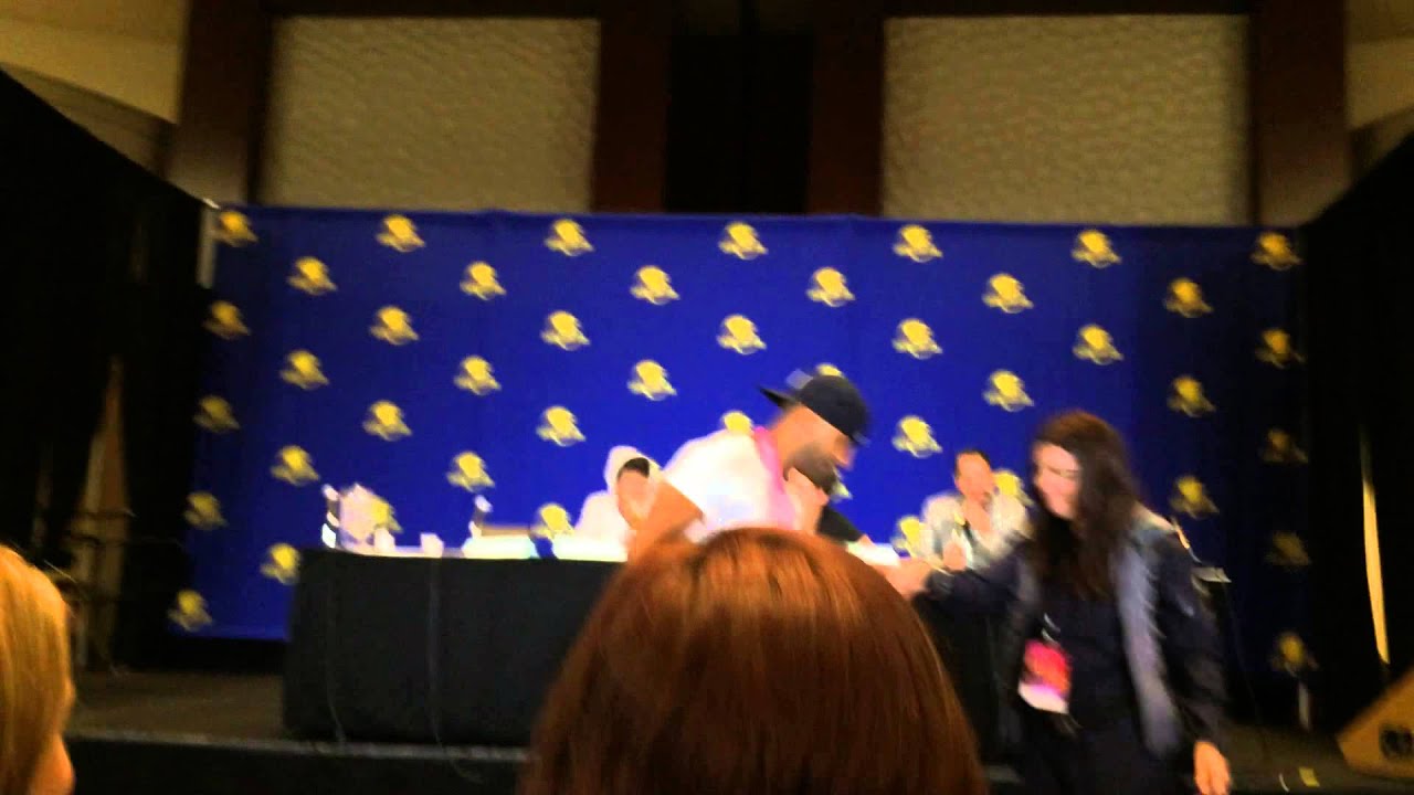 Ricky Whittle takes me in Octavia Cosplay and dances at The 100 panel at Dragoncon