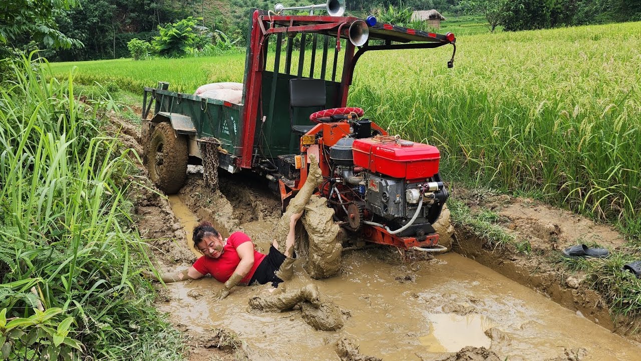 Agricultural vehicle transporting construction materials and the unexpected fall