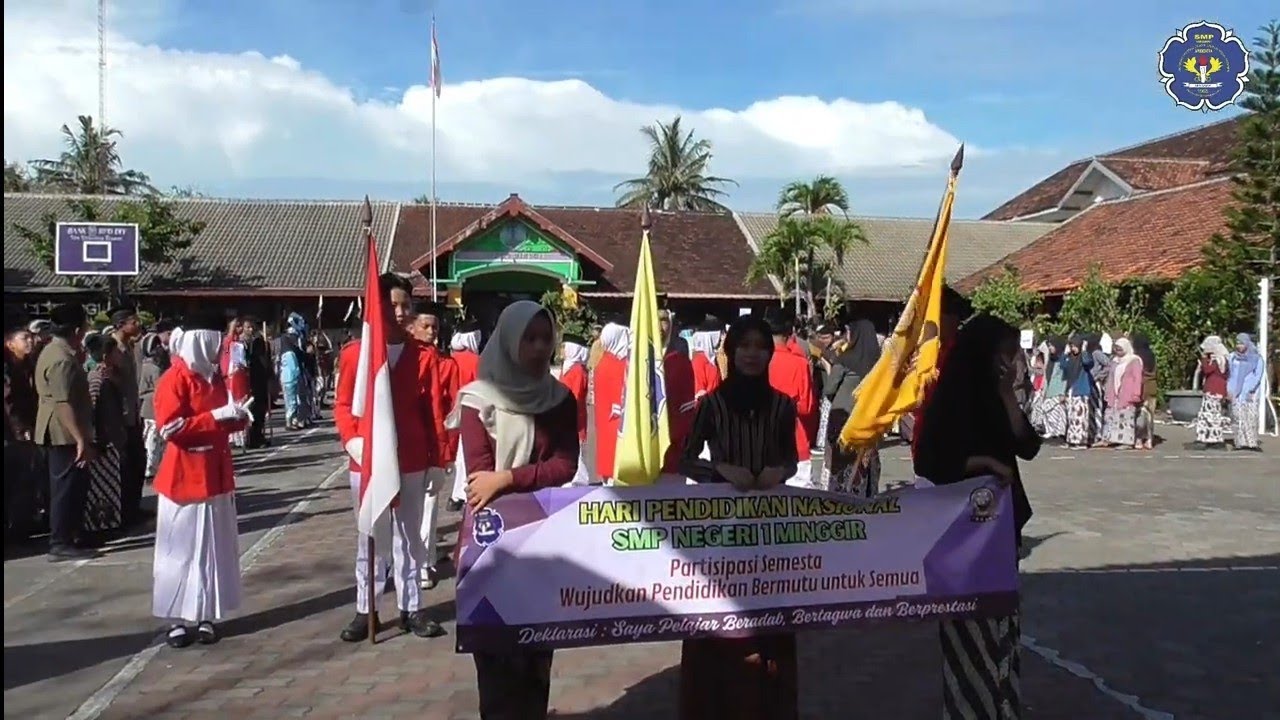JALAN PAWAI MEMPERINGATI HARI PENDIDIKAN NASIONAL, DI SMP NEGERI 1 MINGGIR