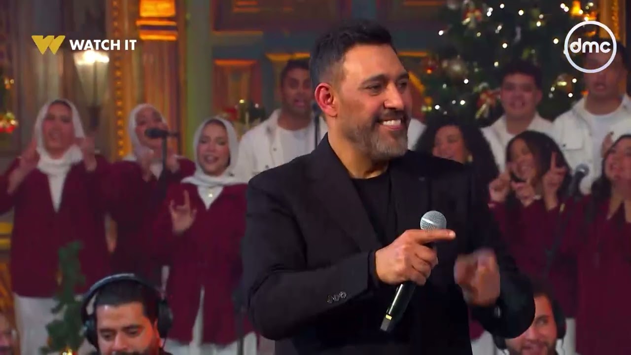 عمرو مصطفى حرفيا ولع الاستوديو وهو بيغني 