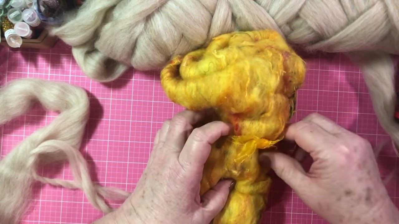 Making yarn without spindle or spinning wheel,