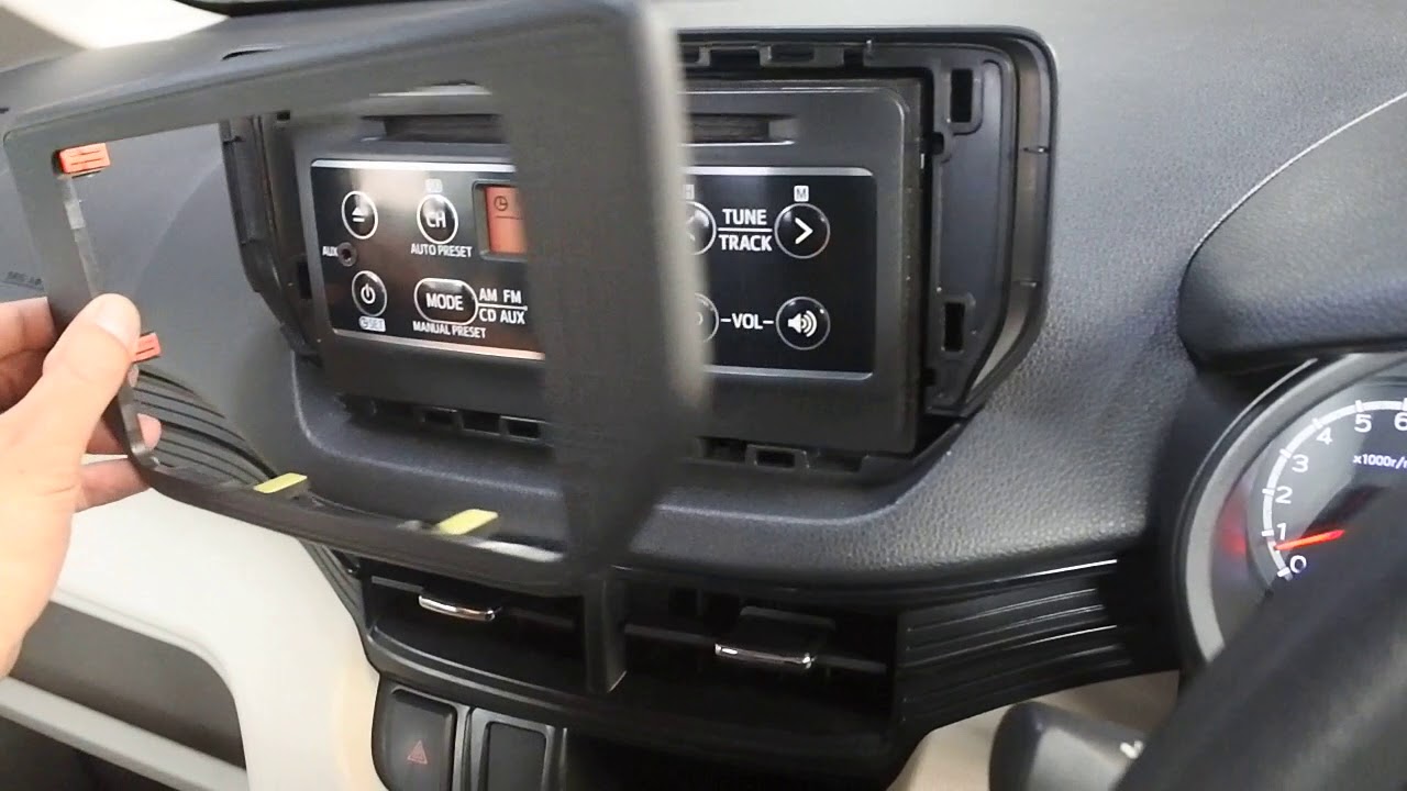 軽中古車注文「ムーヴ　LA150S」。純正から社外オーディオに交換。