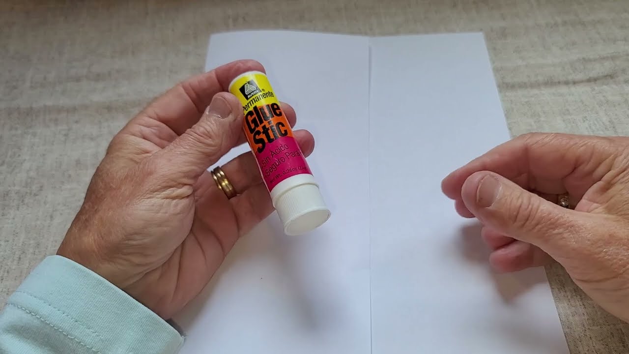 Avery Glue Stic Review - GREAT FOR CRAFTING
