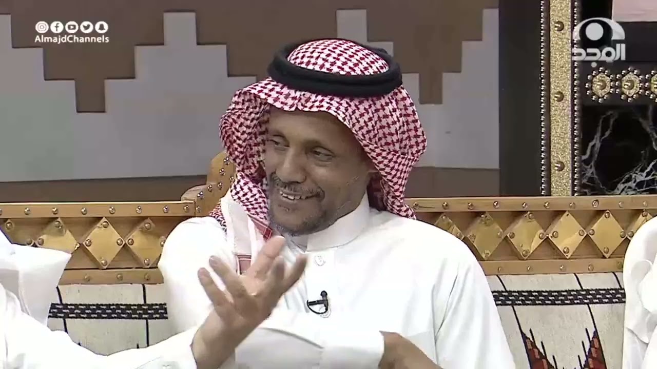 دخول مفاجئ لوليد باصالح بمجلس الأجاويد ويفاجئهم بسحب علني على جهاز أيفون 🤩