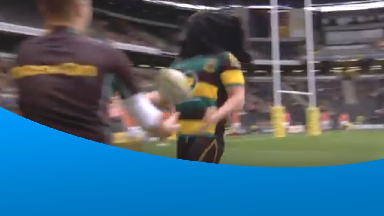 Dylan Hartley taken by surprise by towel