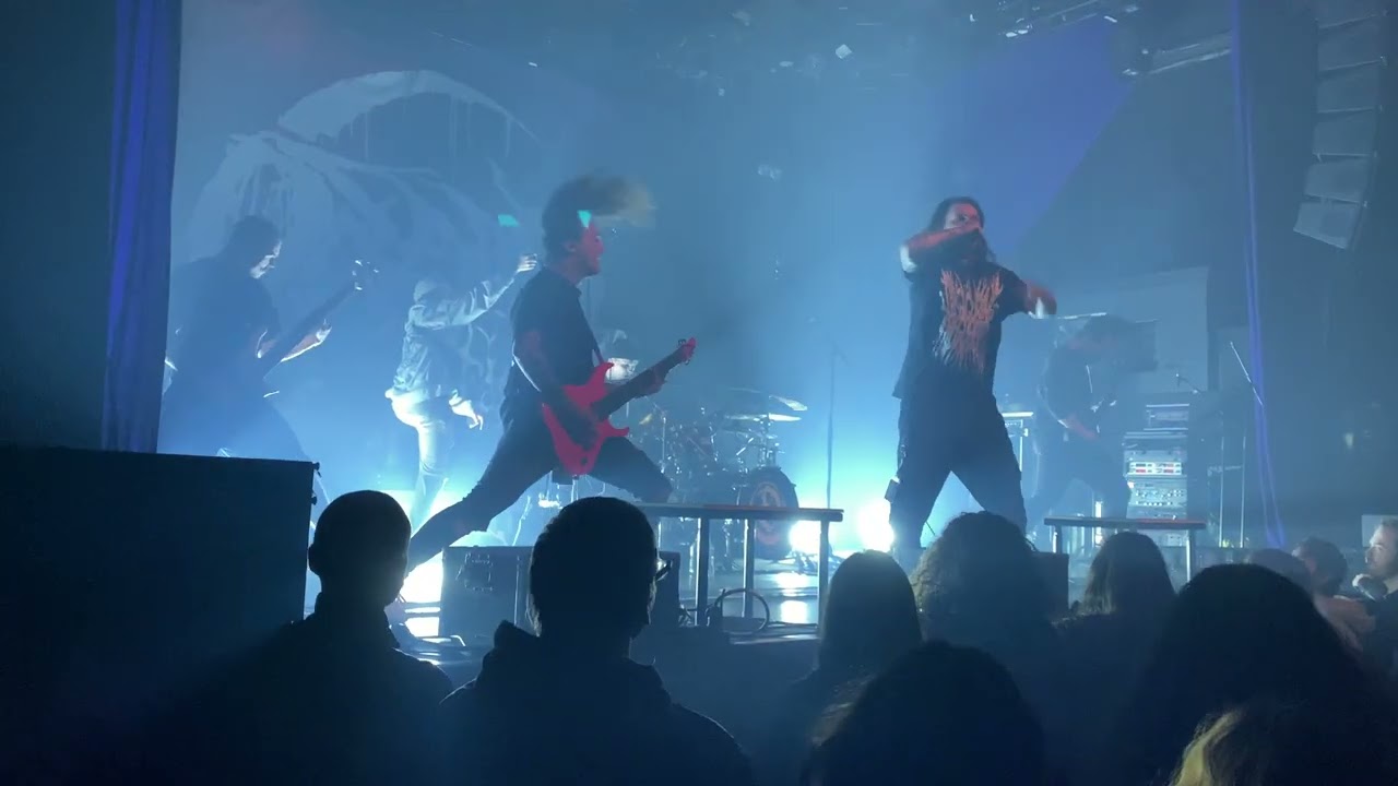 Distant : Complete Show Live In Paris