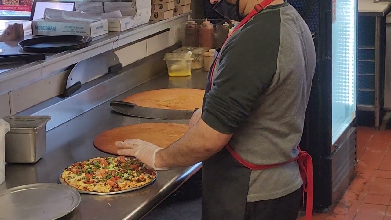 ROUND TABLE PIZZA  