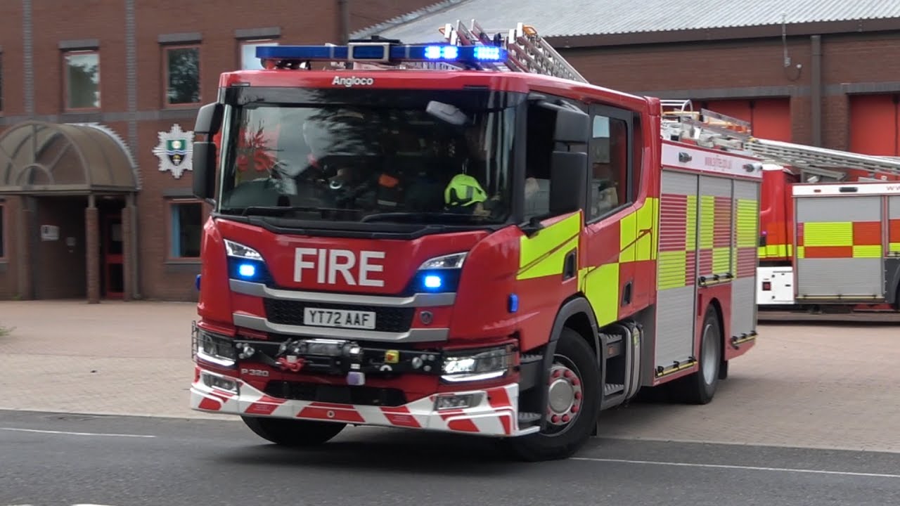 [NEW/BULLHORN] NEW Rotherham First Pump Turnout & Responding - South Yorkshire Fire & Rescue