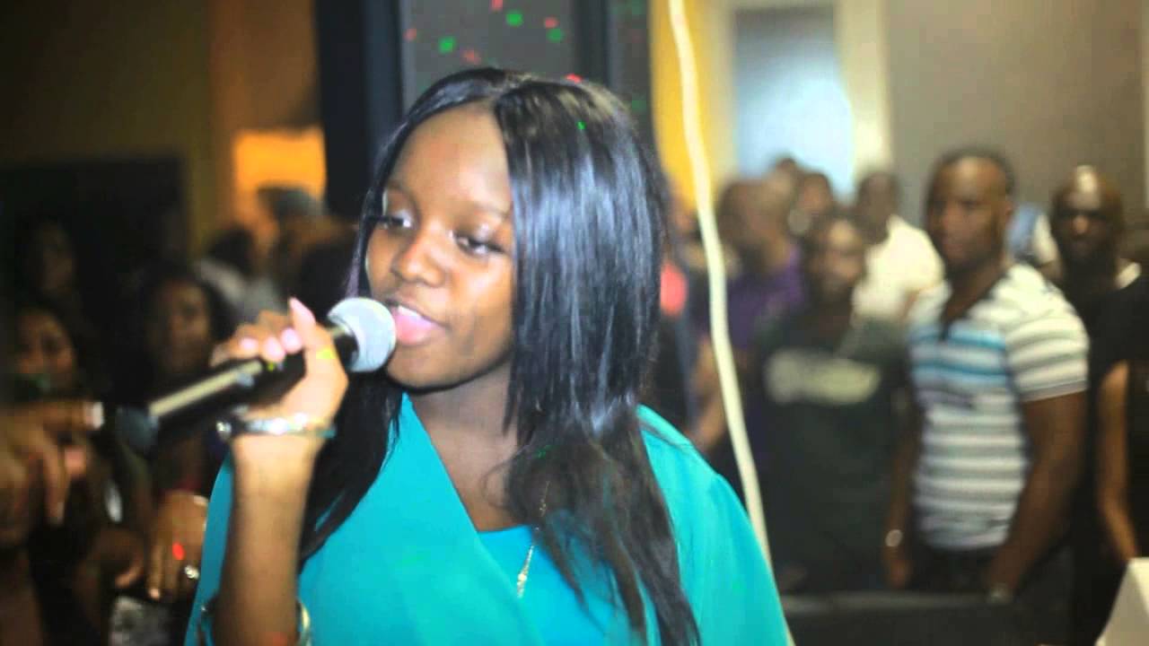 Little Koloni ft Nessla _ LIVE in Reims