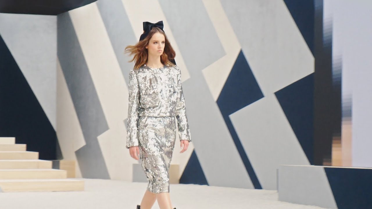 CHANEL Fall-Winter 2022/23 Haute Couture Show, Silver Siren &mdash; CHANEL Haute Couture