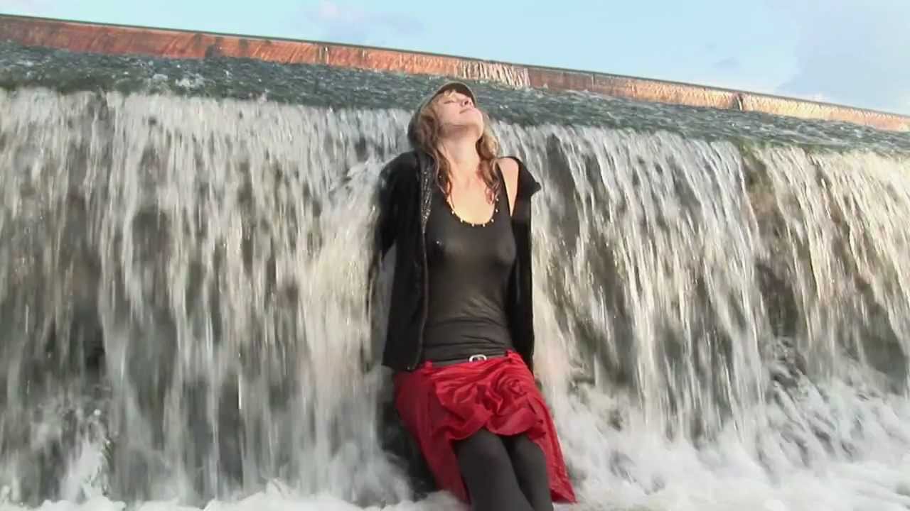 Wet Fashion Fun - Trailer HD
