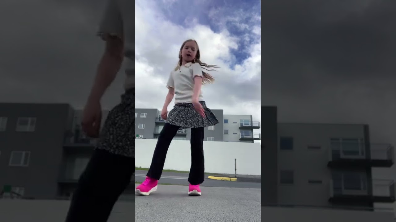 Elina and Alexia Tiktok dance!-Alexia and Elina-