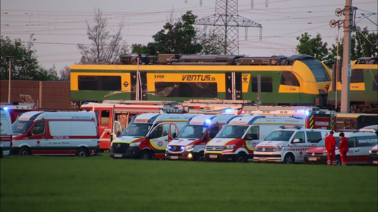 [SCHWERER ZUGUNFALL
] Zug entgleist! - 1Toter - Großeinsatz für Feuerwehr&Rettung in Münchendorf!