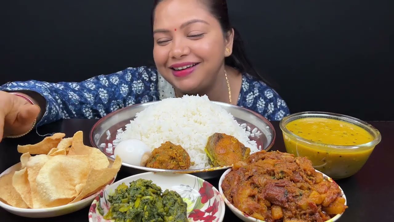 BIGBITES, Eating Rice With Kolmi Shak Vaja, Tok Dal, Sutki Chorchori, Papad।।