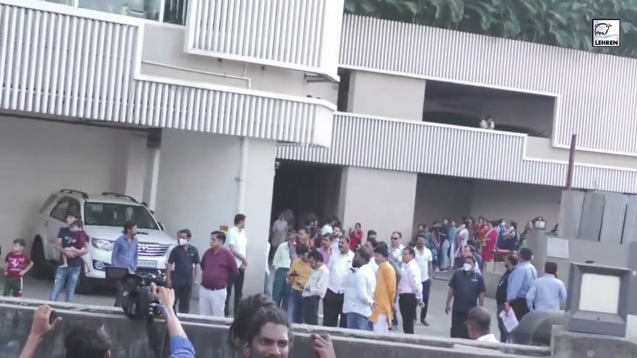 Tunisha Sharma को अंतिम विदाई देने के लिए हज़ारों लोग हुए इकठ्ठा