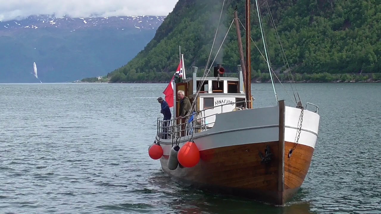 MS Arnafjord kjem