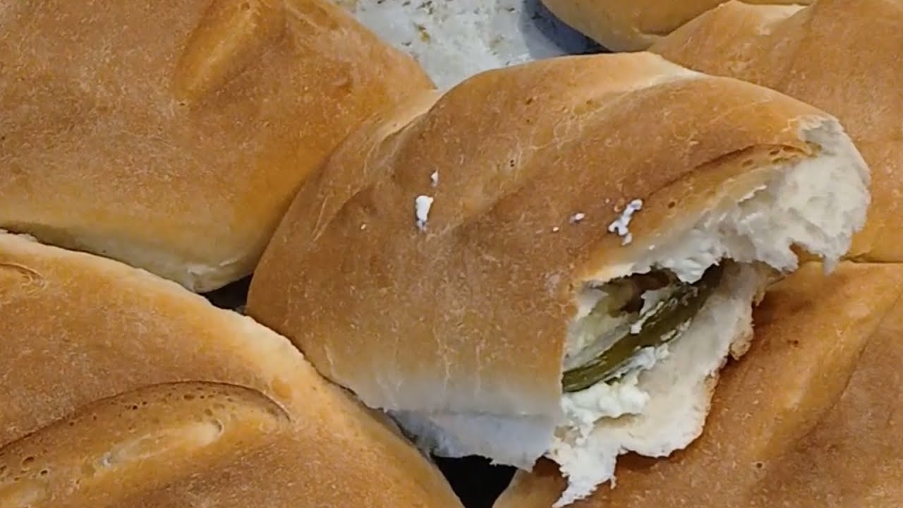 Pan relleno de queso crema y jalapeño
