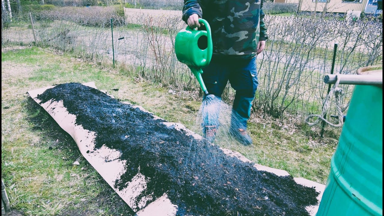 Vanhan penkin päälle uusi penkki. No dig. #puutarha #kevät #nodig
