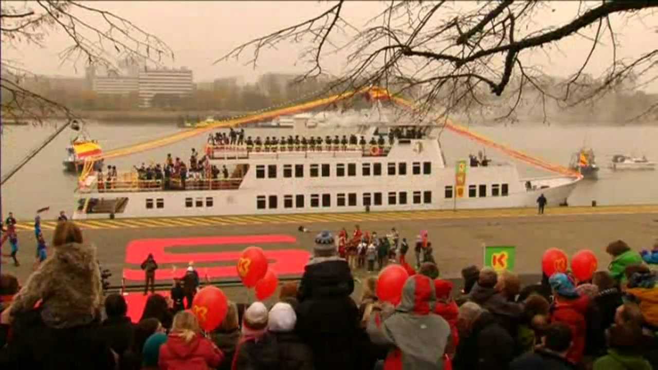 Steelt Peter daar een zak van de Sint?