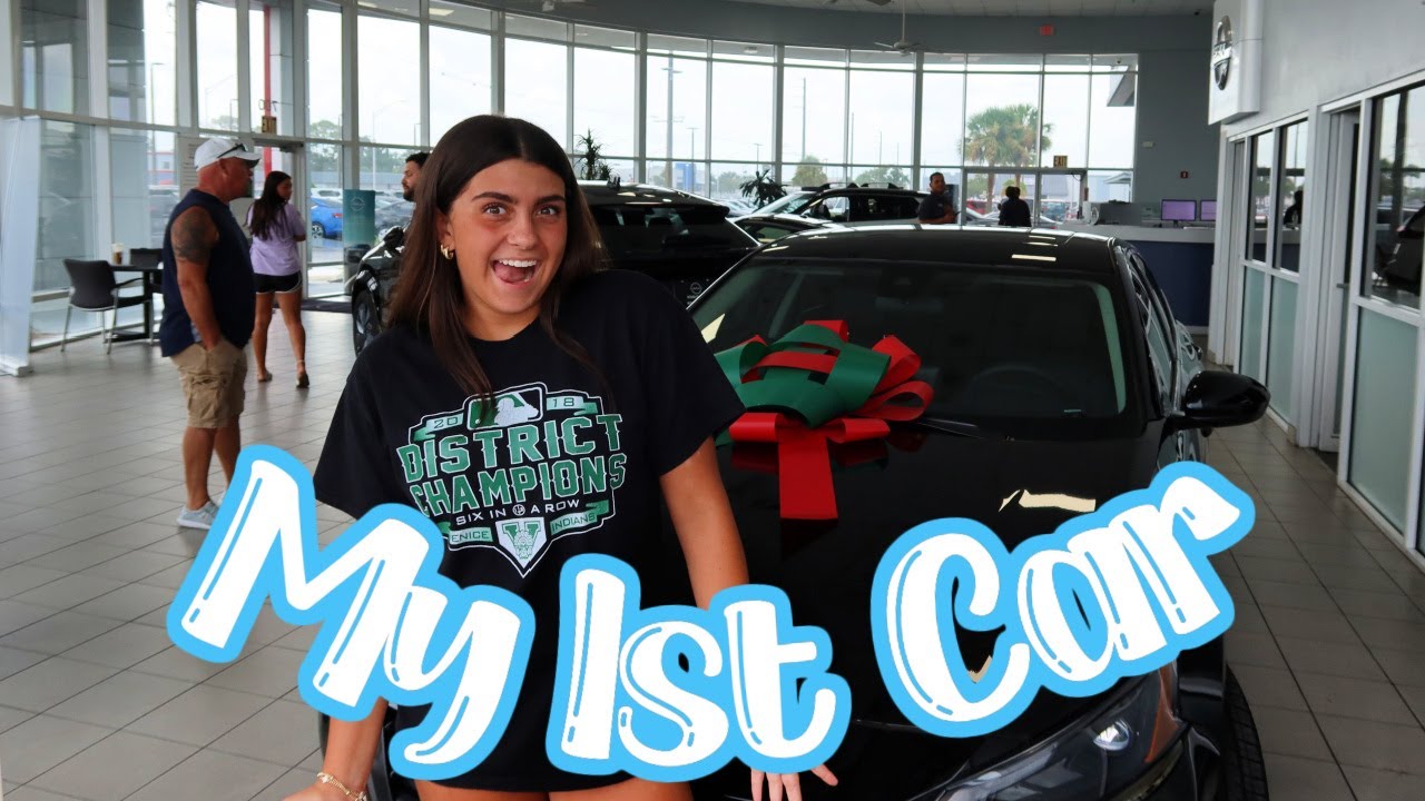 Got My First Car! Come Shopping With Us For Car Accessories! Emma and Ellie