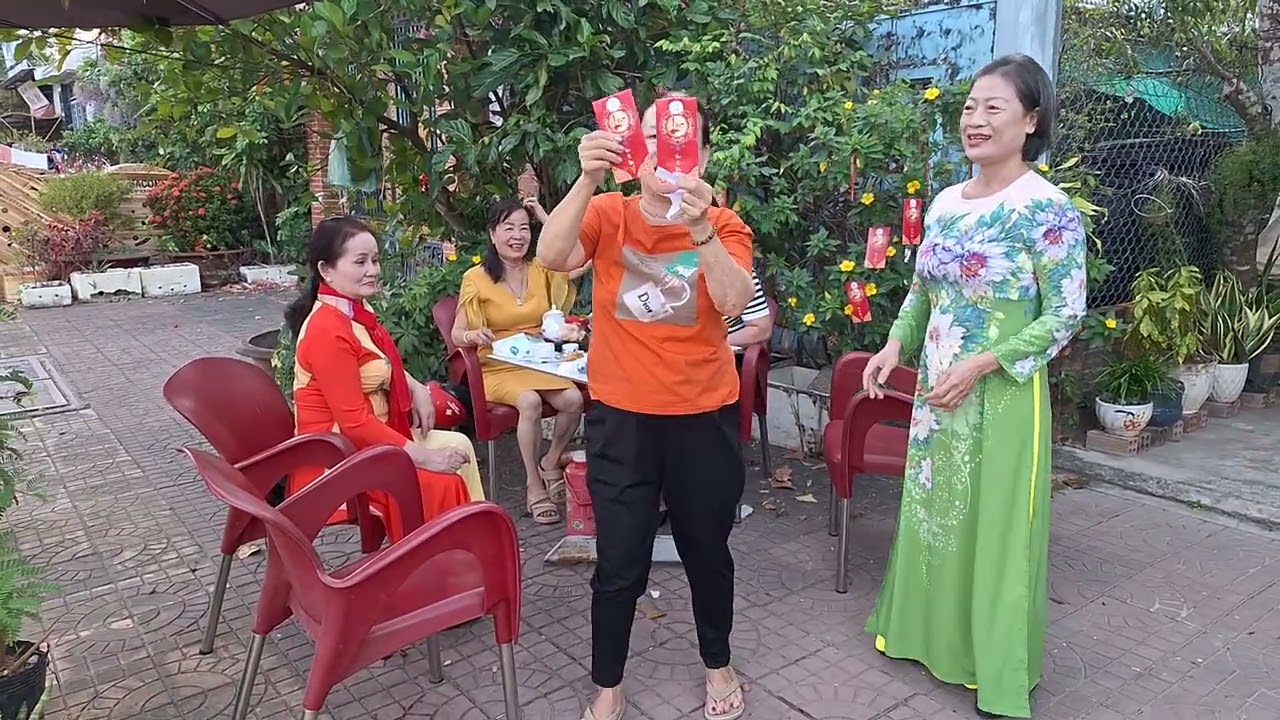 Tia Nắng hái lộc đầu năm 2026