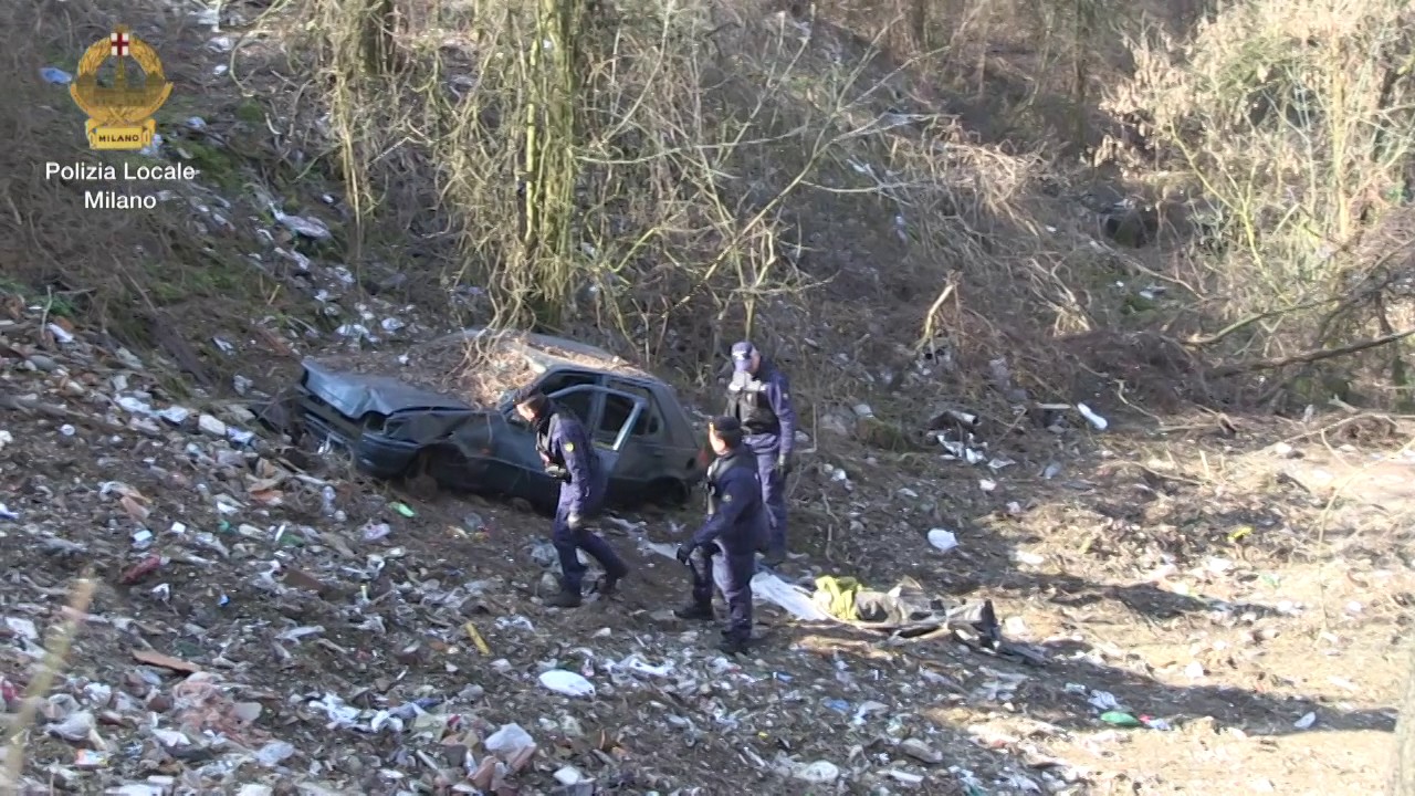 Nuovo blitz di carabinieri e Polizia locale nel boschetto a Rogoredo